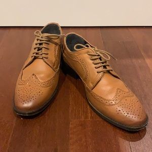 Barely worn womens brown leather oxfords